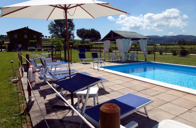 Charming holiday home with pool in a wine estate close to Assisi. Free WIFI