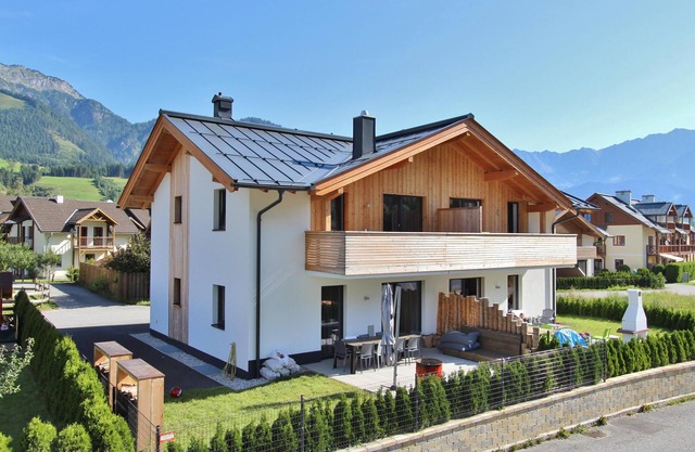 Charming holiday home near the ski bus