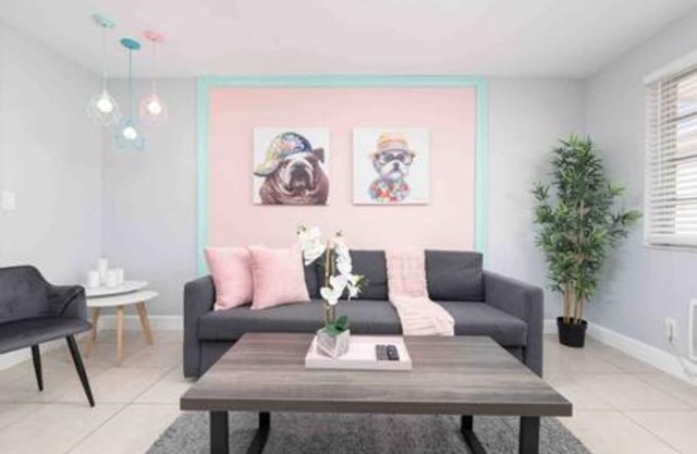 Charming Hollywood Getaway Near Beach & Dining