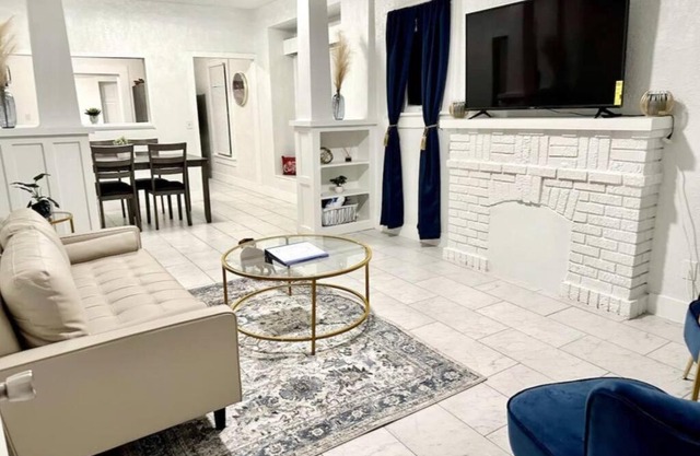 Charming home close to downtown
