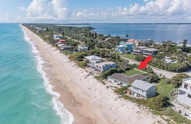 Charming Home directly on Private Beach