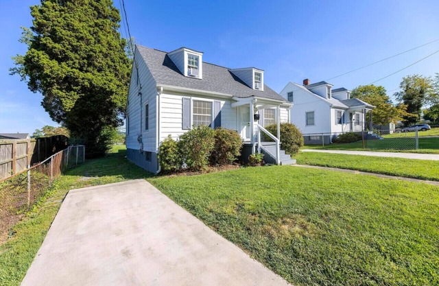 Charming home for 8 Close to State St