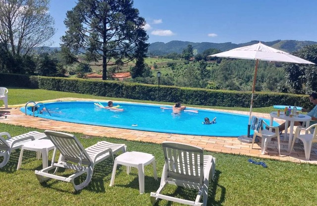 Charming home, gourmet ranch, WIFI, game room, beautiful view of the mountains!