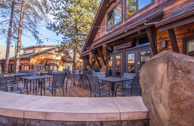 Charming Home, Hot Tub, AC, Bikes - RHOD11