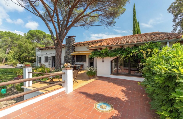 Charming Home in a Green Valley. El Pigot. Tranquility, Nature & Private Pool!