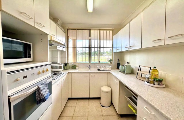 Charming Home in Canterbury, Racecourse View & Tennis Court