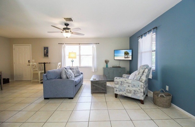 Charming home near Manasota Key Beach - Beach Heron