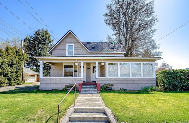Charming Home w/Fast WiFi, a Private Washer/Dryer, & Two Kitchens
