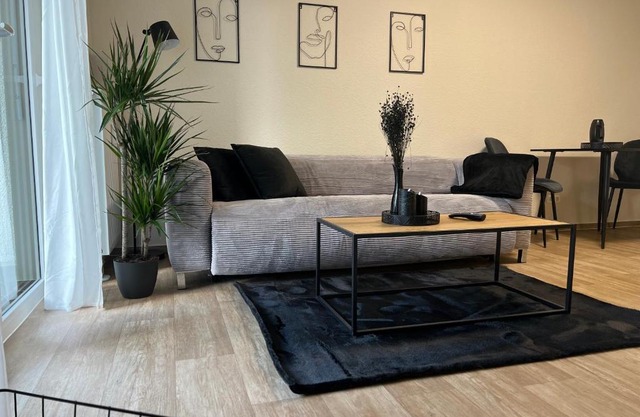 Charming Homes - Studio 11