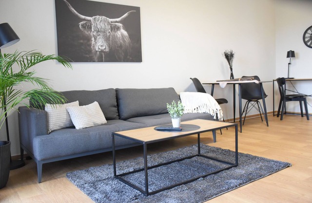 Charming Homes - Studio 25