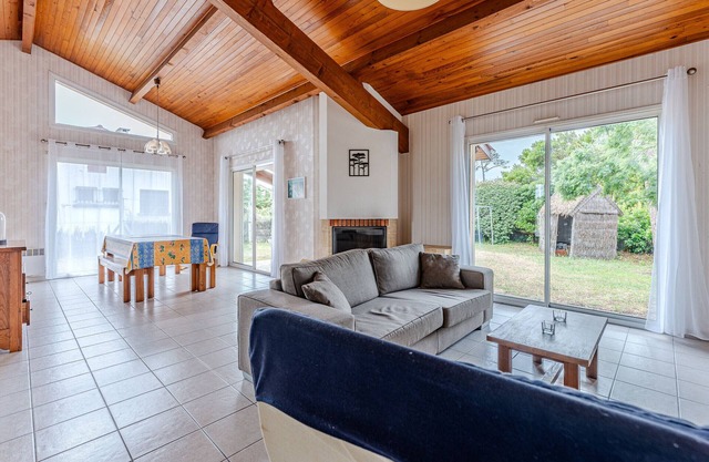 Charming House Near Shops & Beach - 5 Guests - Large Garden & Terrace