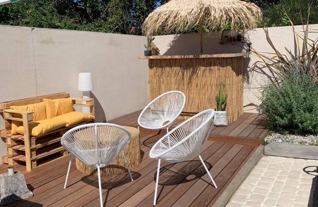 Charming house with heated swimming pool near La Rochelle, Ile de ré.