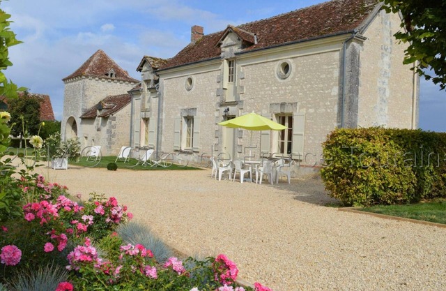 Charming house with enclosed garden near vineyards