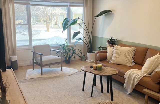 Charming House, 5 Minutes to Chelsea & 10 Minutes from Ottawa Byward Market n