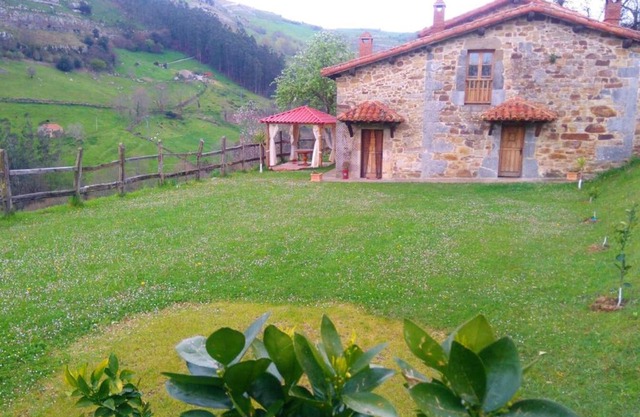 Charming House in La Cavada with Jacuzzi