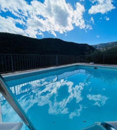 Charming House in Laroya + Jacuzzi