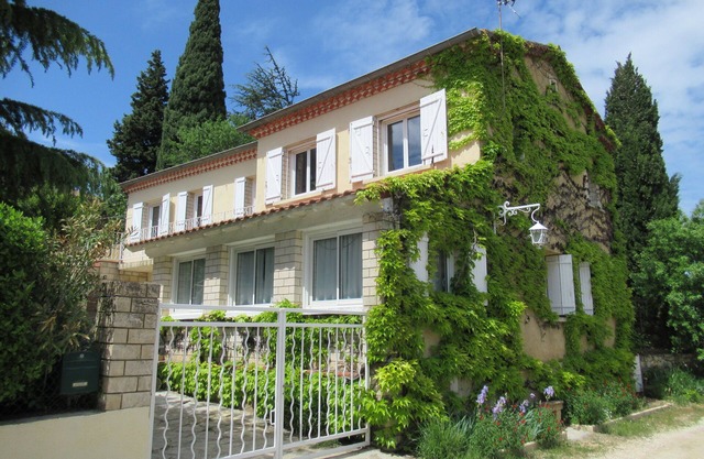 Charming house in Provencal Gard, large garden, swimming pool, children's games