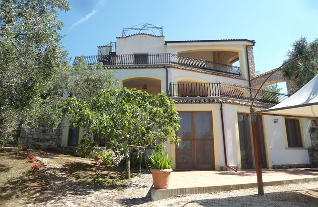 Charming House in Vieste surrounded by olive trees and near the sea. 2 Bathrooms