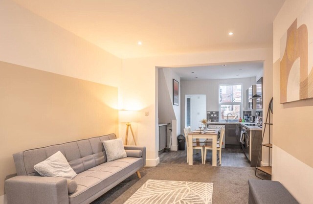 Charming House Sleeps 5 Free Parking Fast Wifi
