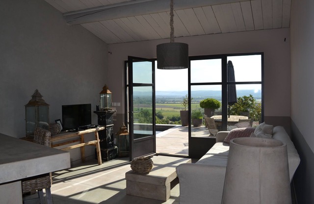 Charming house with swimming pool in exceptional setting