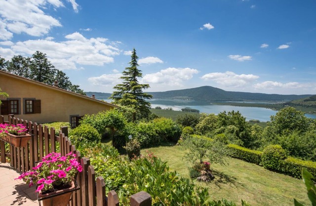 Charming House with garden and terrace with view near Rome, pool, WiFi, up to 6