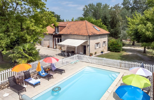Charming House with Private Heated Pool/Enclosed Grounds