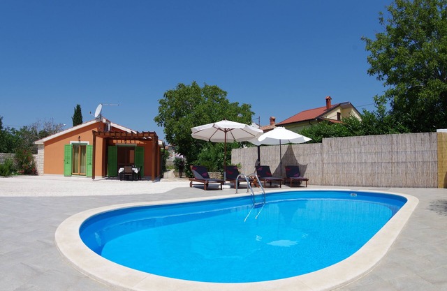 Charming house with private pool in village Sveti Kirin