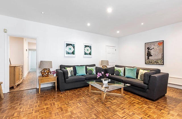 Charming Kensington Apartment