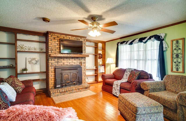 Charming Lake Charles Home w/Patio & Grill
