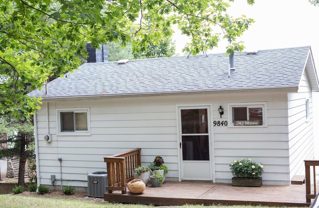 Charming Lakefront Cottage on All Sports Lake