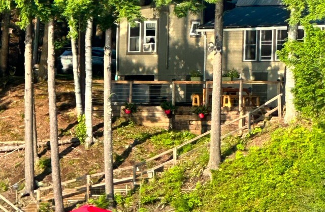 Charming lakefront family Cottage w/hot tub and fire pit!
