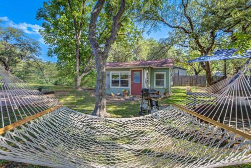 Charming Lakeview Cottage with Lake Access