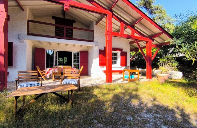 Charming Landes house in the heart of Piraillan, sleeps 9