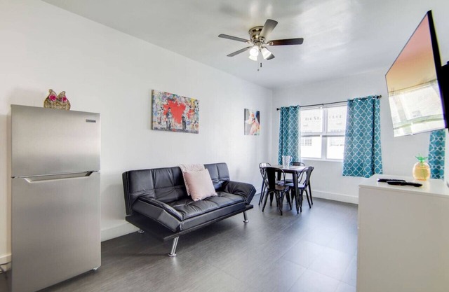 Charming Large Studio Near Ocean Dr - South Beach