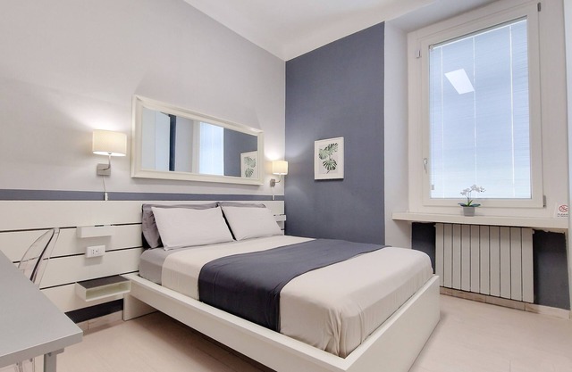 CHARMING - Large three-room apartment Central station