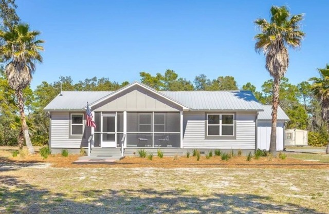 CHARMING LUXURIOUSNESS - RENOVATED 3BR house, pet's welcomed, minutes to SGI!