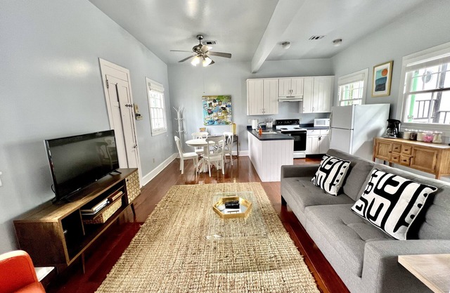 Charming Marigny Flat w/Private Courtyard & Balcony, 1 bed/1bath