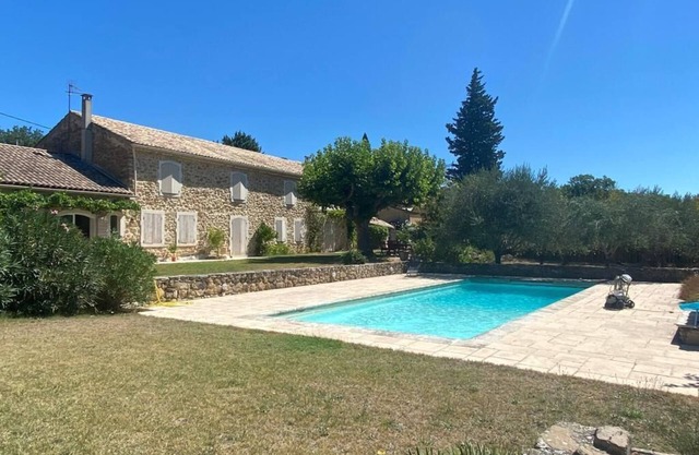 Charming Mas provençal with swimming pool, 1ha garden, quiet, 7 bedrooms, 14per