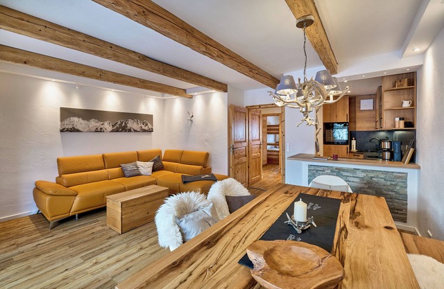 Charming modern apartment "Glitzeralm" close to the ski and Three Lakes area.