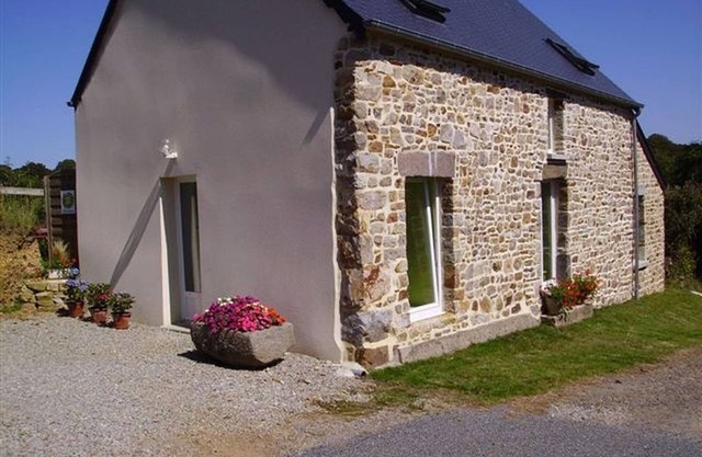 Charming Modern Cottage with Stunning Valley Views, WiFi, and Private Garden