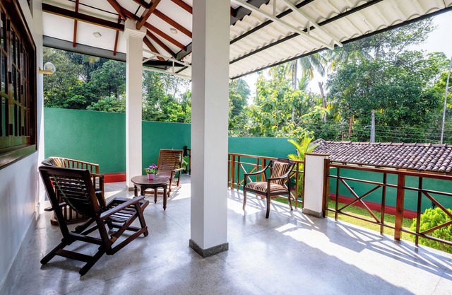 Charming Moss Villa with Serene Garden Views – Your Relaxing Getaway Awaits!
