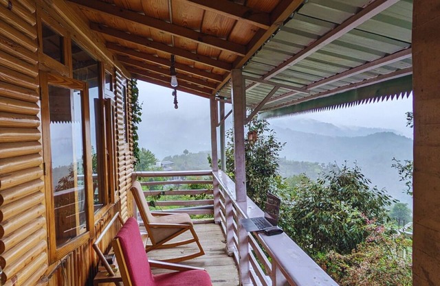 Charming mountain suite in Mukteshwar. Pet-Friendly!