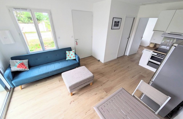 Charming New Air-Conditioned Accommodation Near the Lake
