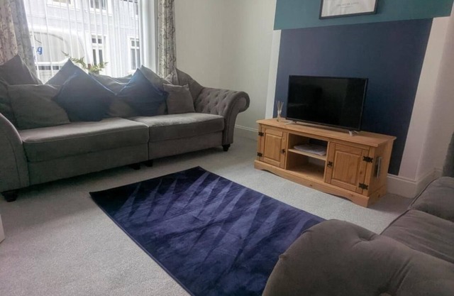 Charming Newcastle Home with Garden, Perfect for Families & Contractors