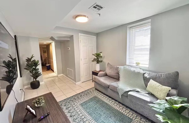Charming NYC-Themed Retreat in North Bergen – Just Minutes from Midtown!