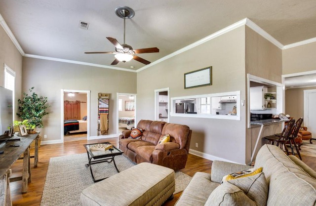 Charming Oklahoma Escape Near Beaches and Golfing!