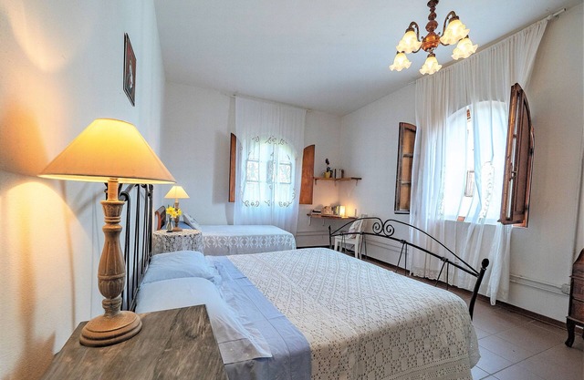 Charming olive farm - ideal for couples & small families, AC & Wifi,