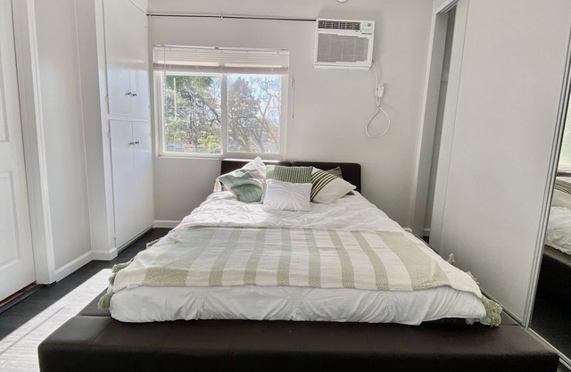 charming one Bedroom in Sherwood Forest