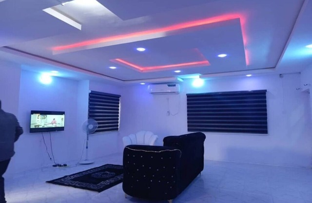 Charming One Bedroom Studio- Airport Pick up & Dropff Available