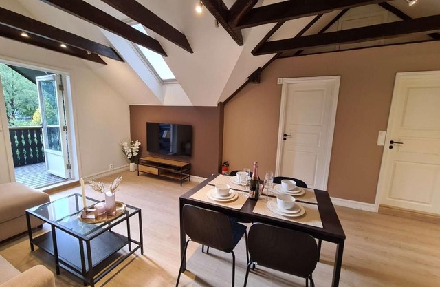 Charming Penthouse Near City Center, 2-BR, King Bed,